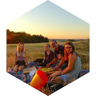 Picnic nell'incantevole paesaggio del sud-ovest della Francia